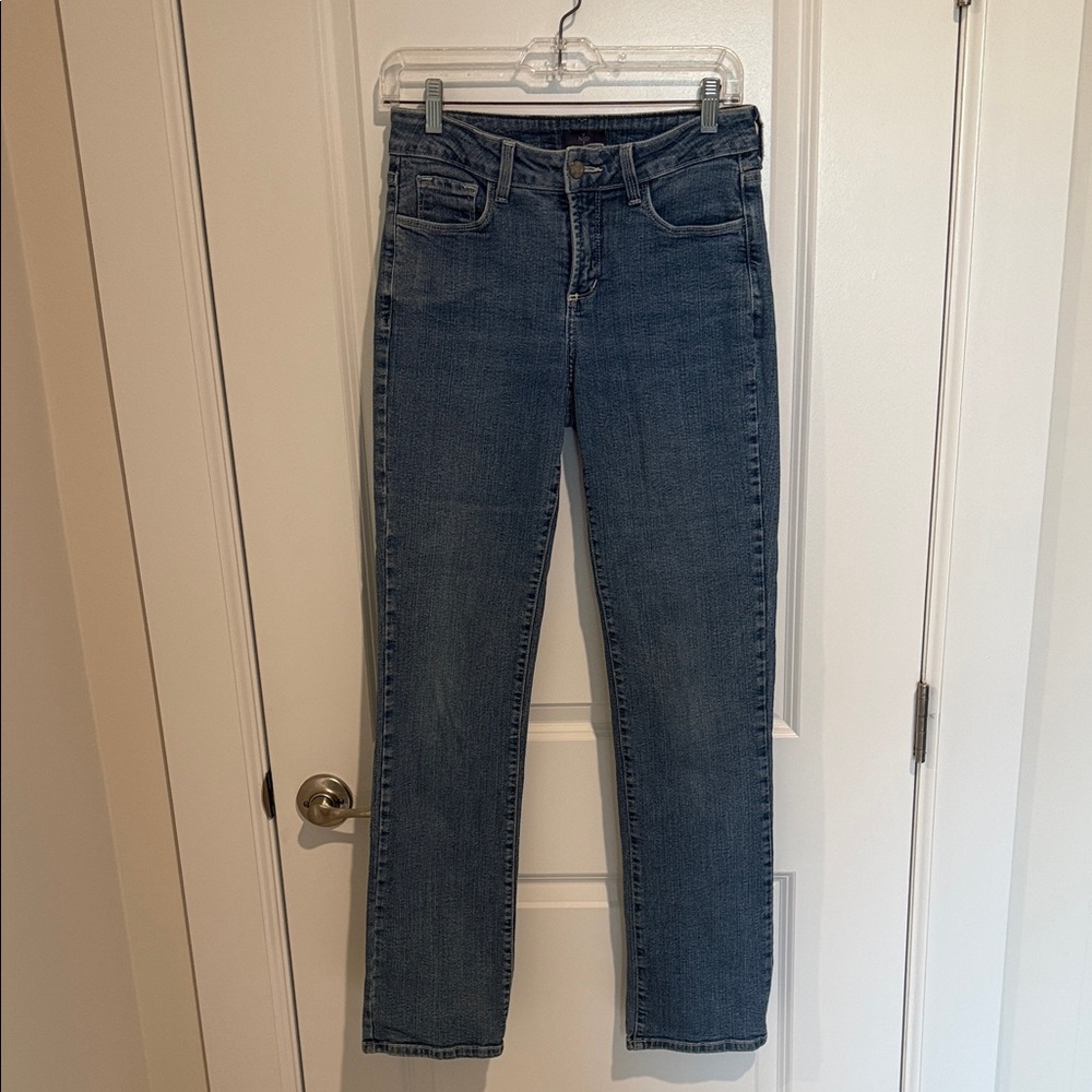 NYDJ Straight-Leg Jeans in Medium Blue Wash